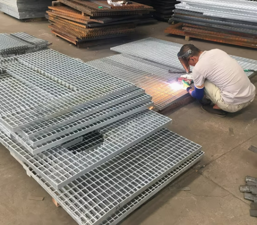 Customizable Hot Dipped Galvanized Steel Grating Walkway with High Load Capacity