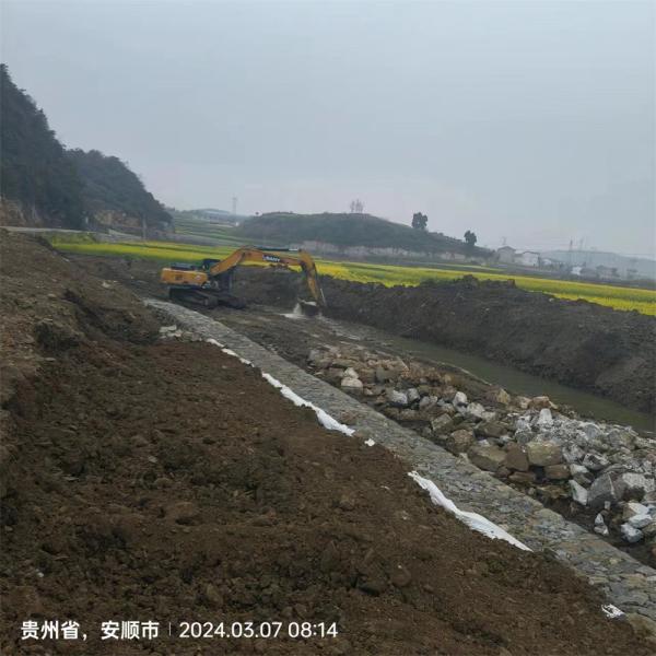 Three Twist Weave PVC Gabion Basket Heavy Duty Wire Mesh Cage For Riverbank Protection Slope Stabilization