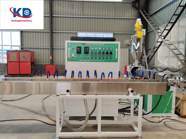 Tubos reforçados com fibras de PVC.Forno, máquina de enrolar.Laminagem de filme