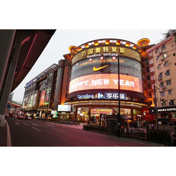 Curved & Flexible Outdoor LED Screen P2.6/P2.9/P3.9 Die-Cast Aluminum 7680Hz High Refresh for Rental Events