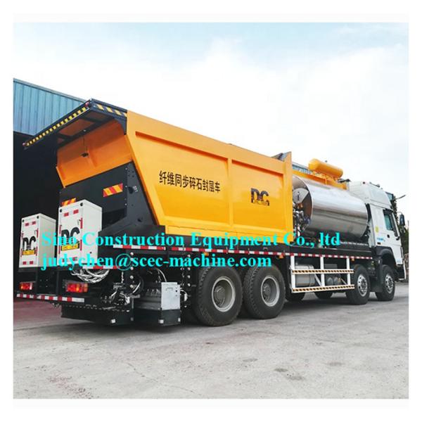 Sinotruk Howo 8x4 4m Asphalt Crushed Stone Synchronous Chip Seal Truck