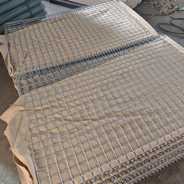 Defensive Barrier Retaining Wall 4mm 5mm Galvanized Wire Welded Safety Defensive Barriers