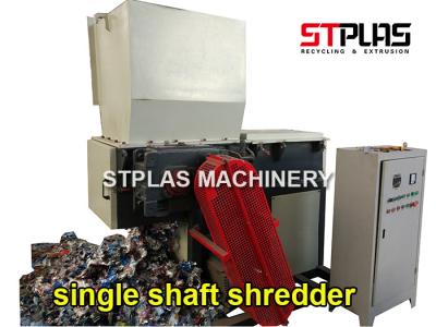 Máquina Shredding Waste do único plástico da linha central com a lâmina de SKD-II para reciclar