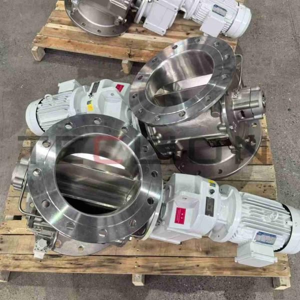 Ventilateur rotatif à décharge et à mesure de poudre