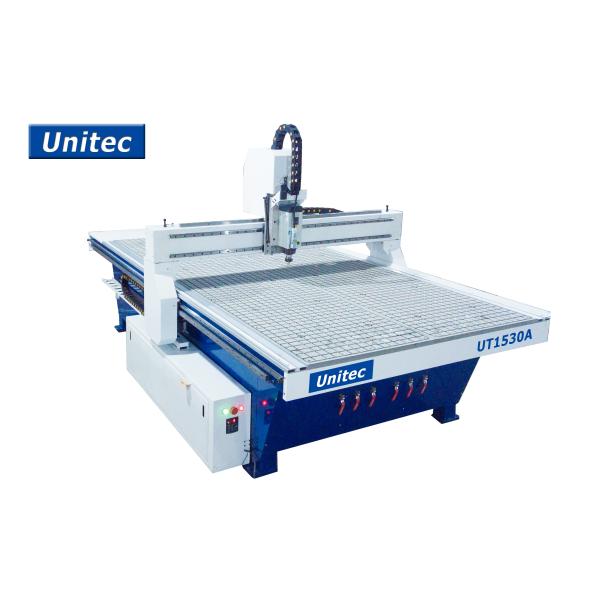 24000rpm 4.5KW 1700X3000mmの木工業CNCのルーター機械