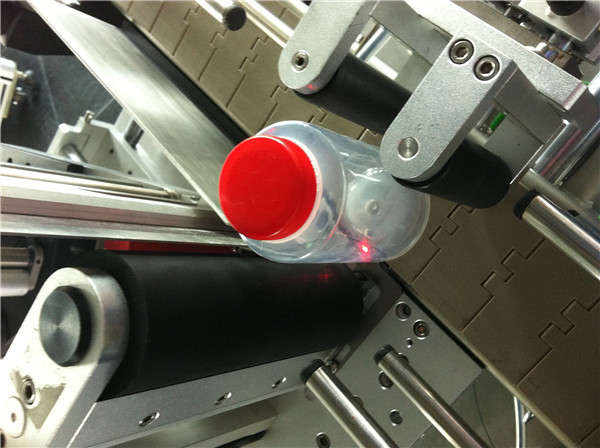 Pawpaw / Guava Round Bottle Sticker Labeling Machine For Drink Field