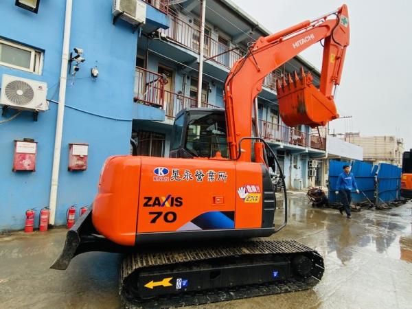 7 Ton Original Japan Used Hitachi ZX70 Crawler Excavator With 40.5KW Engine Power And 0.3m3 Bucket Capacity