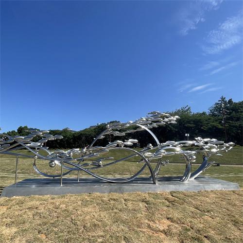 Mirror Modern Metal Art Fish Sculptures Polished For Garden Decoration