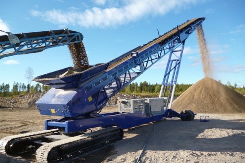 Heavy-Duty Tracked Stacker Conveyor for On-Site Material Handling in Quarry and Bulk Mining
