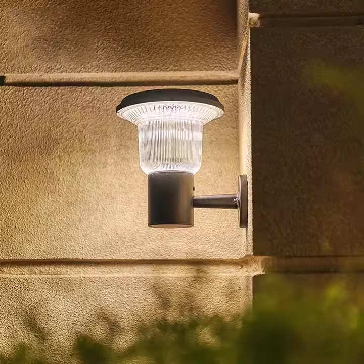3.2V/8000mAh Extérieur Ip65 étanche à l'eau LED solaire murale montée lumière de jardin