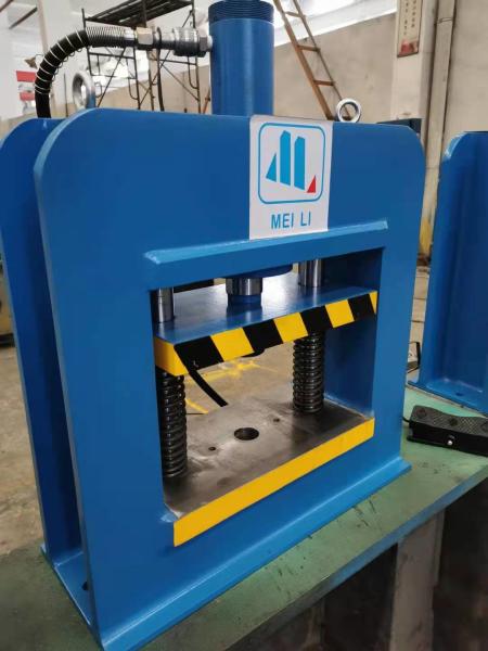 metal hidráulico da imprensa da tabela 50T que processa o ISO do CE do PLC da bomba de 50KN Moto