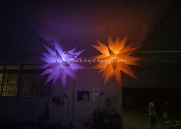 A luz inflável bonita do diodo emissor de luz/decorações de suspensão da estrela ilumina-se para o teto