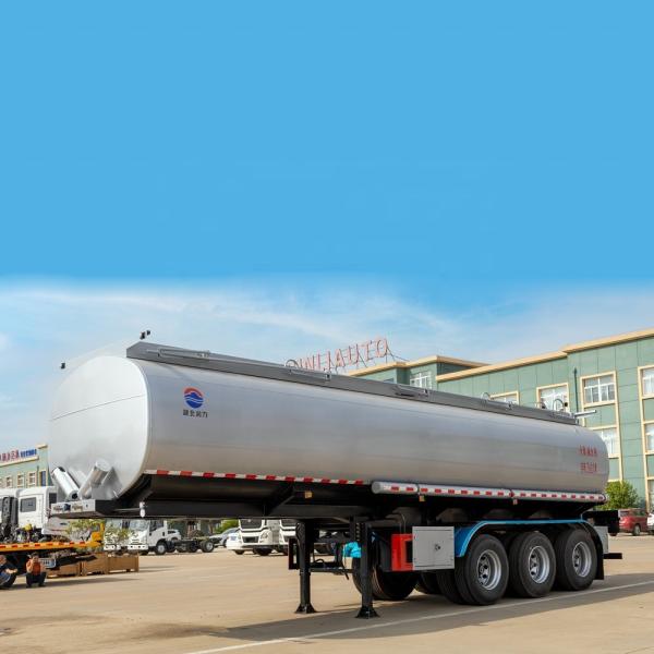 Silvery 336000  Liters Three Axle  Liquid Semitrailer  Semi - Dragging Trucks