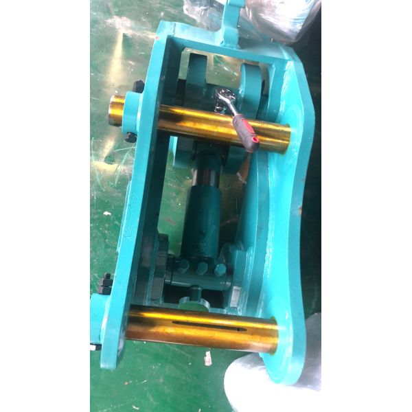 High Quality 10-30t Hydraulic Excavator Quick Hitch Tilt Quick Hitch for Excavator Construction Attachment for  Hitachi Sany