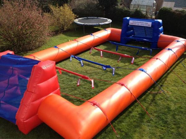 Material humano do Pvc da corte 0.55mm do futebol dos jogos infláveis grandes do esporte com ventilador