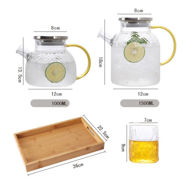 Handmade Juice Carafe With Lid , Borosilicate Glass Short Water Pitcher