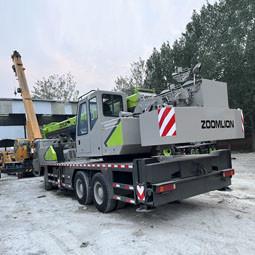 ZOOMLION 中古クレーンZTC500H 50トンの負荷能力 建設