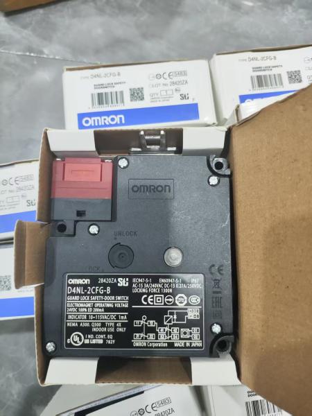 Interruptor de puerta de seguridad con bloqueo de protección D4NL-2CFG-B de Omron, protección IP67 definitiva, normas EN ISO 14119 Tipo 2
