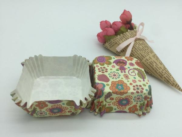 Food Safe PET Paper Baking Cups Disposable Cute Special Pattern For Cupcake / Bread