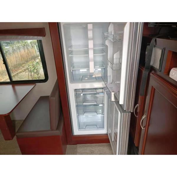 Полные прицепы для путешествий из стекловолокна Расширение прицепа для кемперов из твердой древесины мебели из стекловолокна