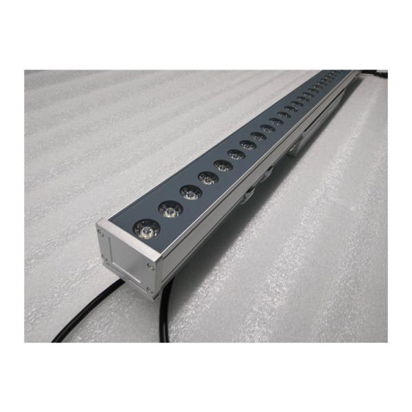 La fachada decorativa del edificio al aire libre que enciende la barra del RGB enciende el consumo bajo