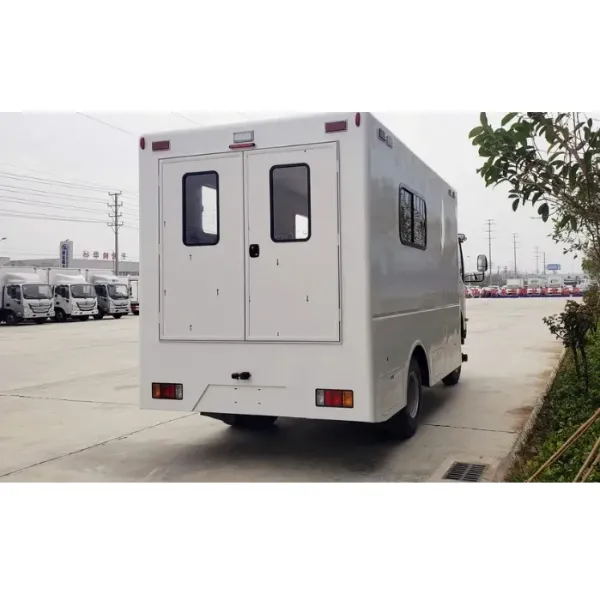 Japanese Brand Isuzu 4X4 Npr Series 700p off-Road Transport Ambulance with Medical Equipment