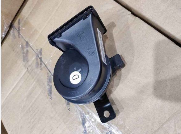 Geely Geometry Um woofer de plástico preto para tocar música