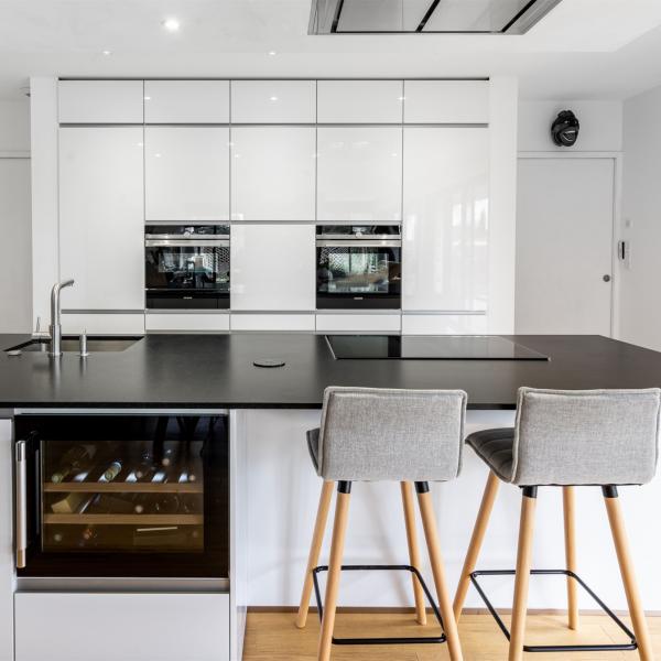 Luxury Scullery Handless Kitchen Cabinet Modern White Plain Lacquer Cupboard