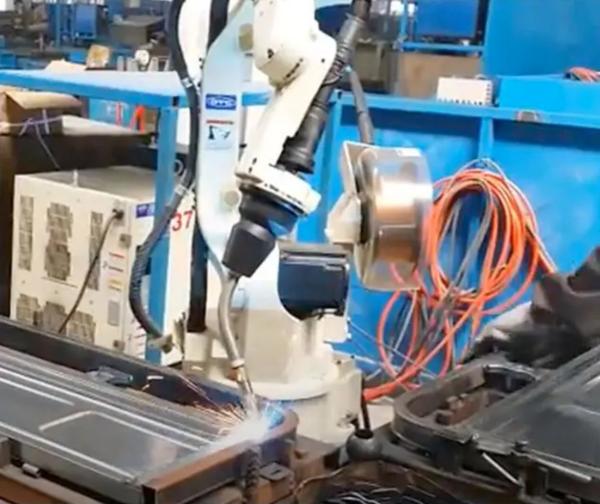 Industry Robotic Workstations 6 Axis Welding Intelligent For Trike Motorcycles Frame