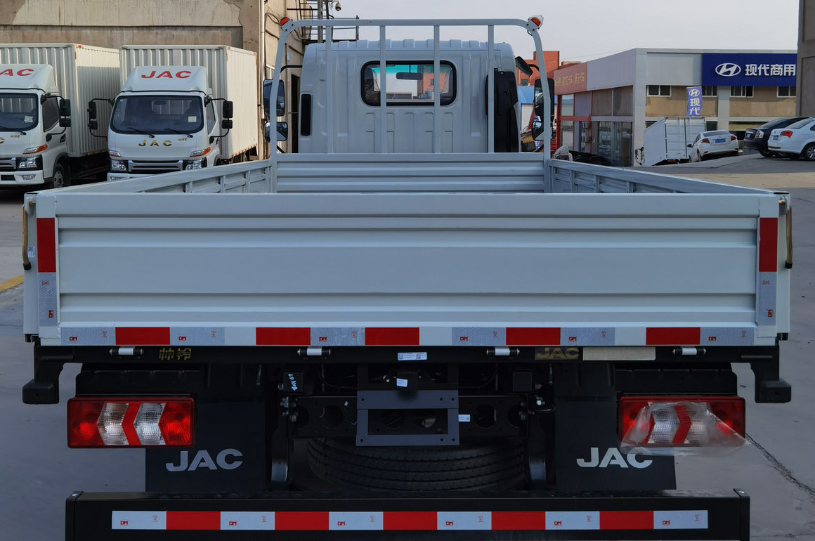 Загородки строки JAC Shuailing S3 130HP 4.18M используемая легкая тележка одиночной новая или
