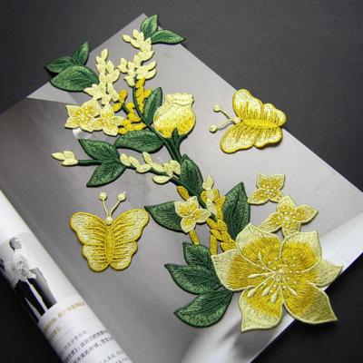 A flor amarela costura em Appliques bordados do laço dos remendos para a roupa 14 x 32 CM