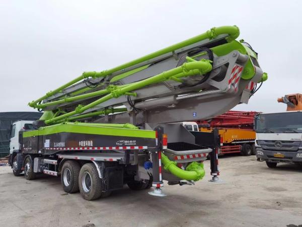 Zoomlion 52m Pompes de béton à rampe montées sur camion Pompes de béton utilisées pour une productivité élevée