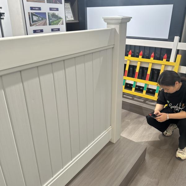 Installation Friendly White Plastic Privacy Fence Durable Column 2590mm