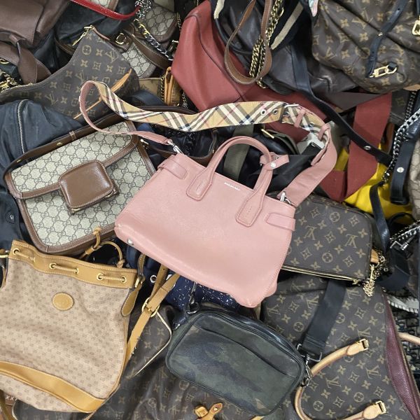 Small Size 2nd Hand Branded Bags Shoulder Sling Preloved Designer Bags Clean Style
