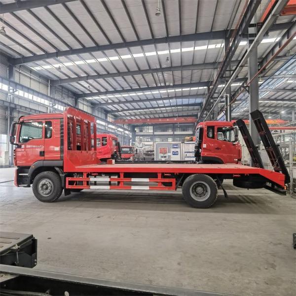 HOWO 6 Tyre Flatbed Cargo Crane Truck 4X2 With Winch Ramp