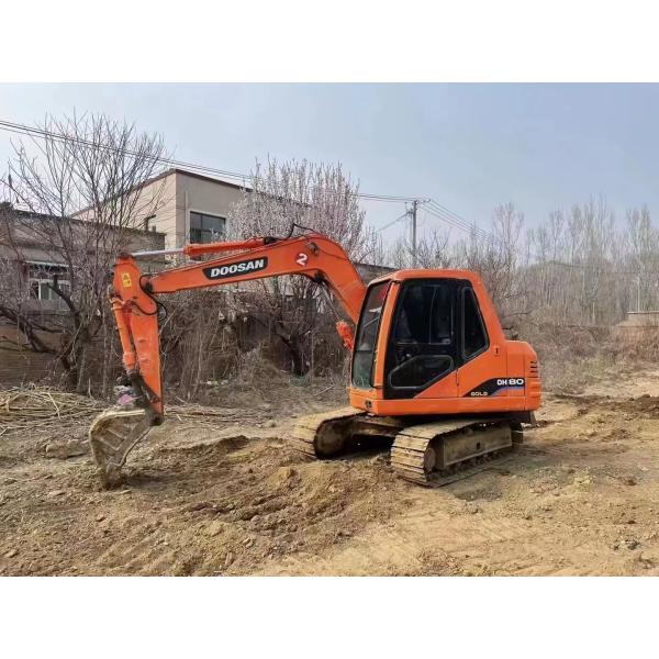 Использованный экскаватор весом 8 тонн в хорошем состоянии.