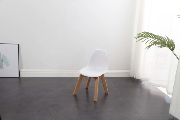 Small Kids Plastic Chairs High Durability With Solid Beech Wood Legs