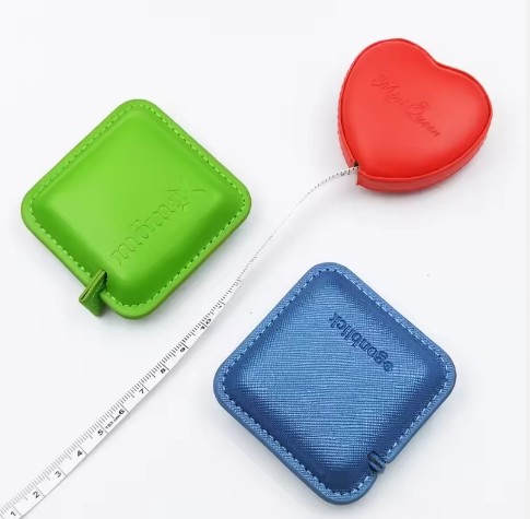 Подарок оптом Продвижение Дешевый Suare Мини-ленты Мера Ключевая цепочка с логотипом Мини-шивки Проекты ленты Мера