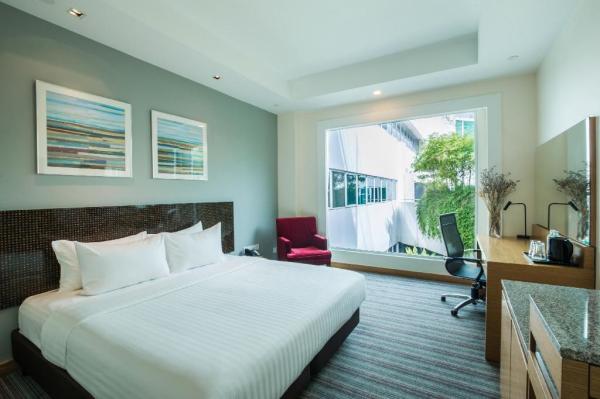 High quality laminated hotel room furniture used double size hotel beds headboard with combine desk and TV cabinets