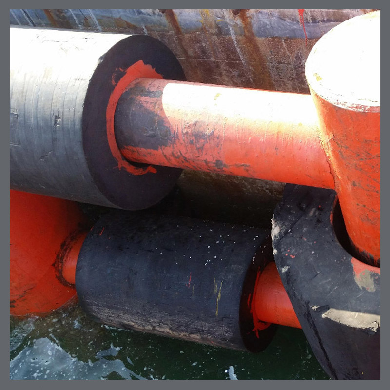Heavy Duty Loading Stable Berthing Low Maintenance Cost Cylindrical Marine Fenders Dock Rubber Bumper