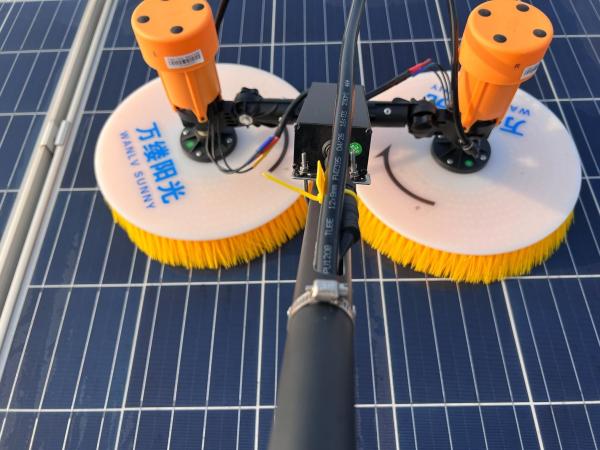 Término comercial Fob cabeça de rolos duplos painel solar de limpeza escovas rotativas com pólo alimentado com água