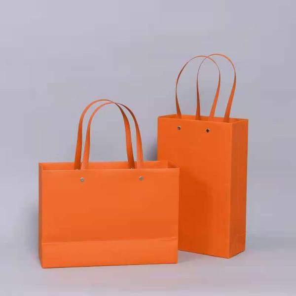 Logotipo personalizado Bolso de papel regalo de lujo negro con mango con impresión flexo