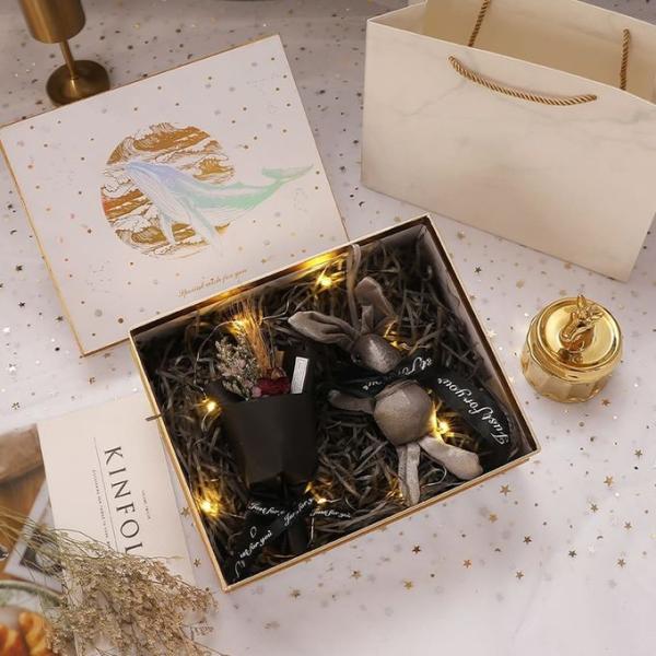 Custom Rigid Shoulder Box , 2 Piece Boxes With Shredded Paper 29*21*9.5cm