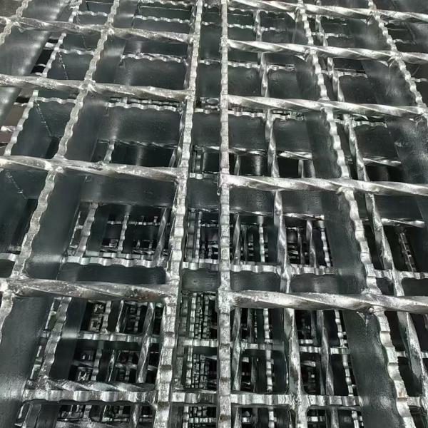 Welded Steel Grating 30mm Pitch Bearing Bars For Welding Process Bright Surface YB/T4001.1-2007