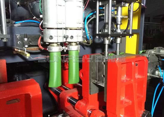 1 Liter Oil / Jerry Can Plastic Blow Molding Machine Capacity 500BPH SRB70D-2