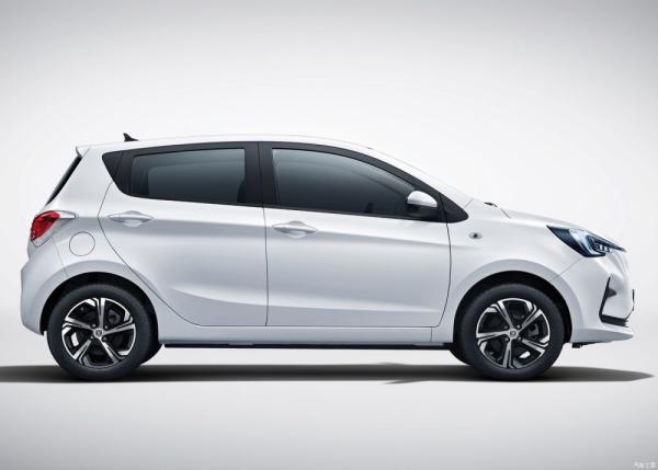 310km EV Hatchback Electric Vehicle Changan Benben E Star New Energy Car
