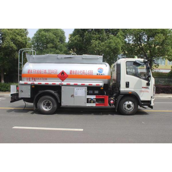 2024 Nouveau Camion-citerne de ravitaillement en carburant 4x2 LHD 4000 Litres 5000 Litres 6000 Litres avec distributeur de carburant Prix