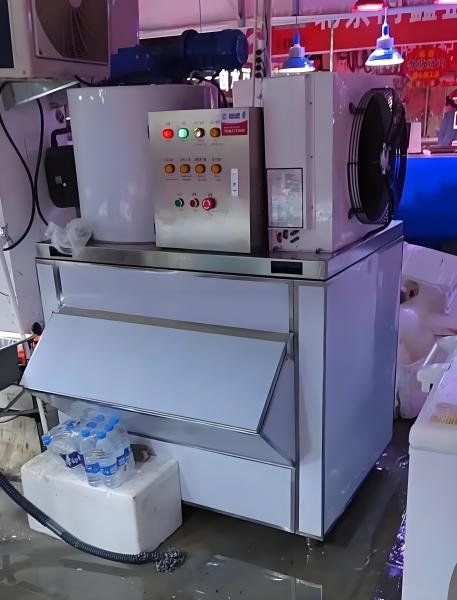 150kg Storage Bin Drum Flake Ice Making Machine 0.25KW With Bitzer Compressor