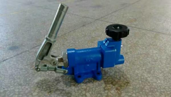 Two Speed  Low Pressure Hydraulic Hand Pump With Pressure Gauge OEM Supply