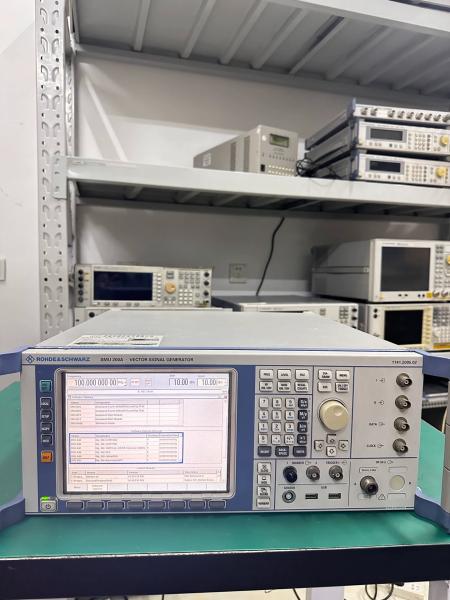 Rohde & Schwarz R&S SMU200A 6 GHz Dual Path Vector Signal Generator